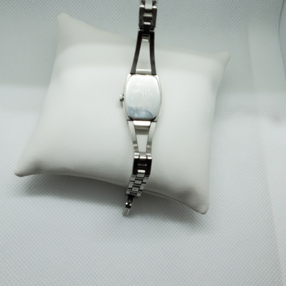 Guess Ladies Watch - Picture 12 of 14